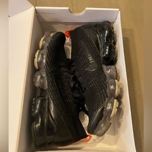 Black Nike Vapormax fly knit 3. Mens 10